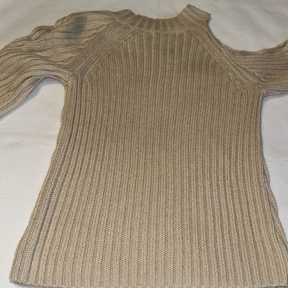 525 Cable Knit Cut Out One Shoulder Puff Sleeve Pullover Size XS Cream - Picture 12 of 12